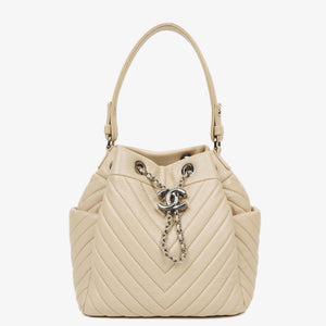Chanel CC Kedjebucket Liten Beige Hjortskinn Chevron-väska