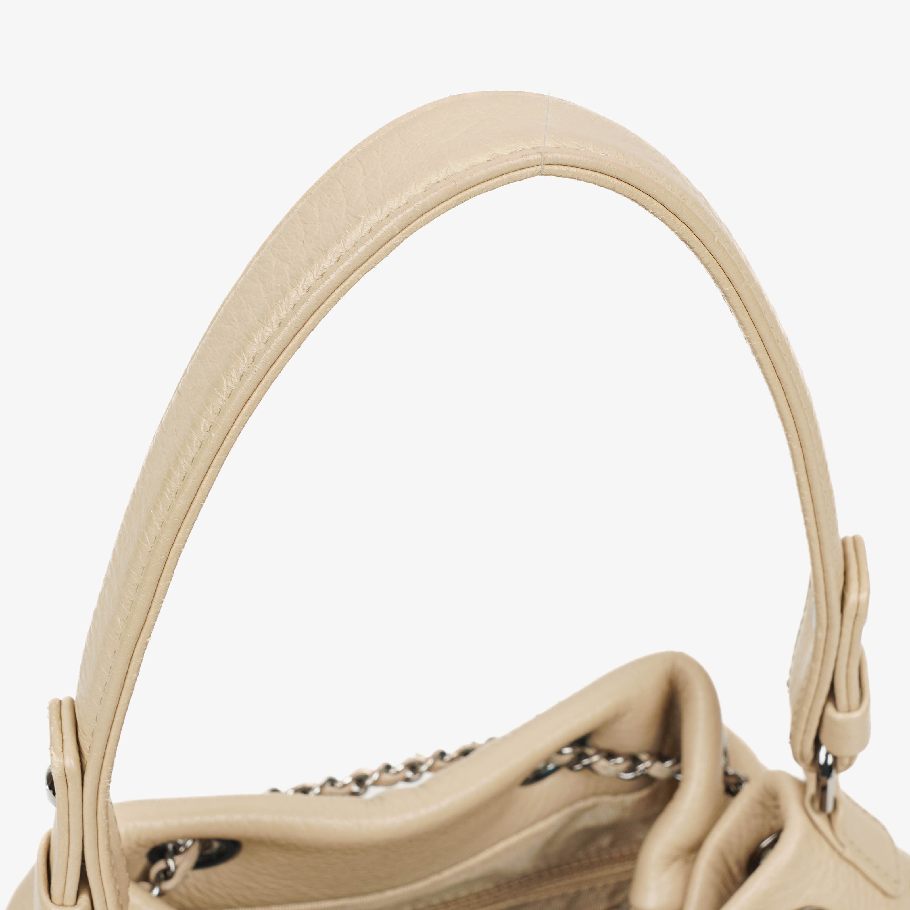 Chanel CC Ketten-Bucket Kleine Beige Hirschleder Chevron Tasche