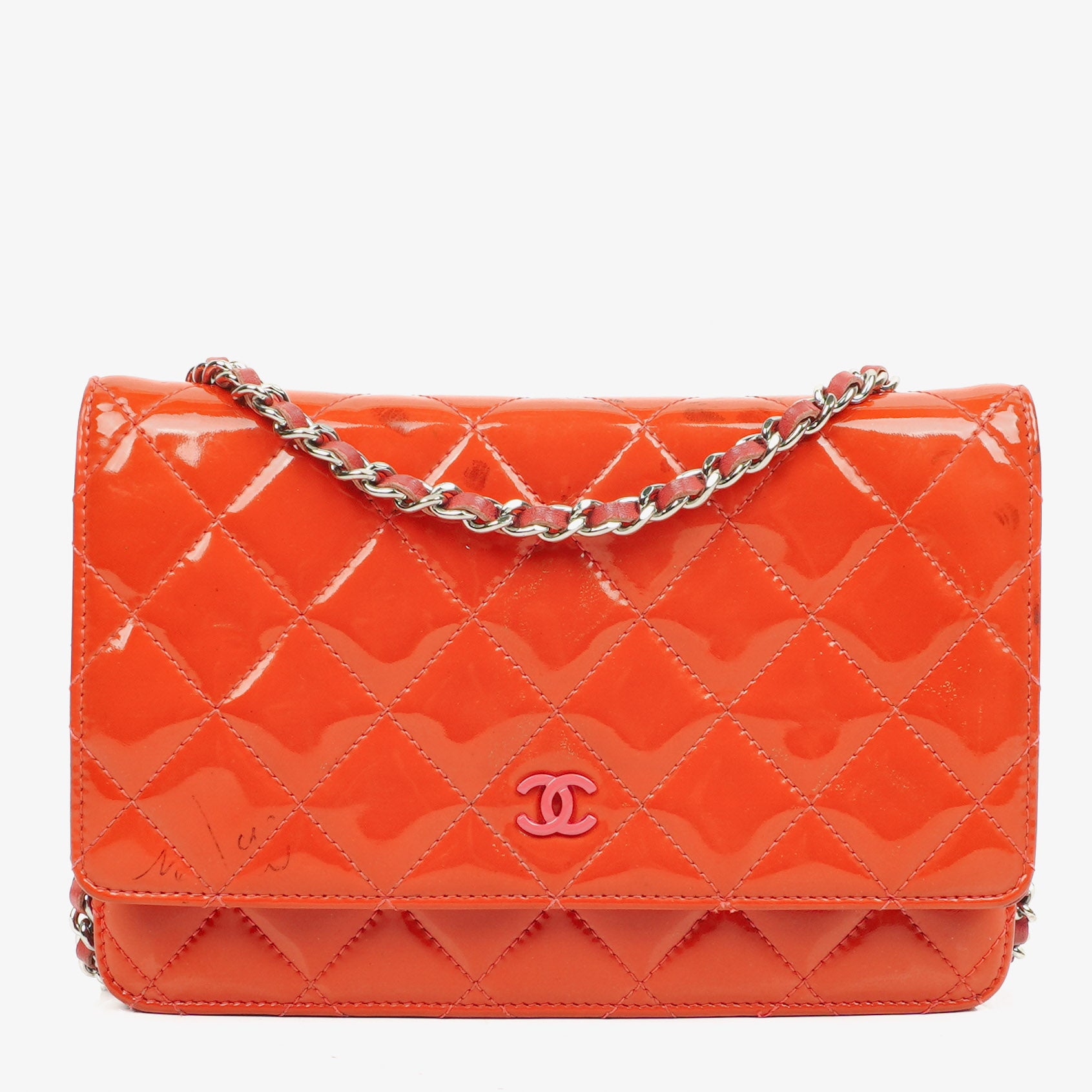 Chanel Geldbörse mit Kette WOC Orange Stepplackleder mit Pinkem CC-Logo und Silberbeschlägen