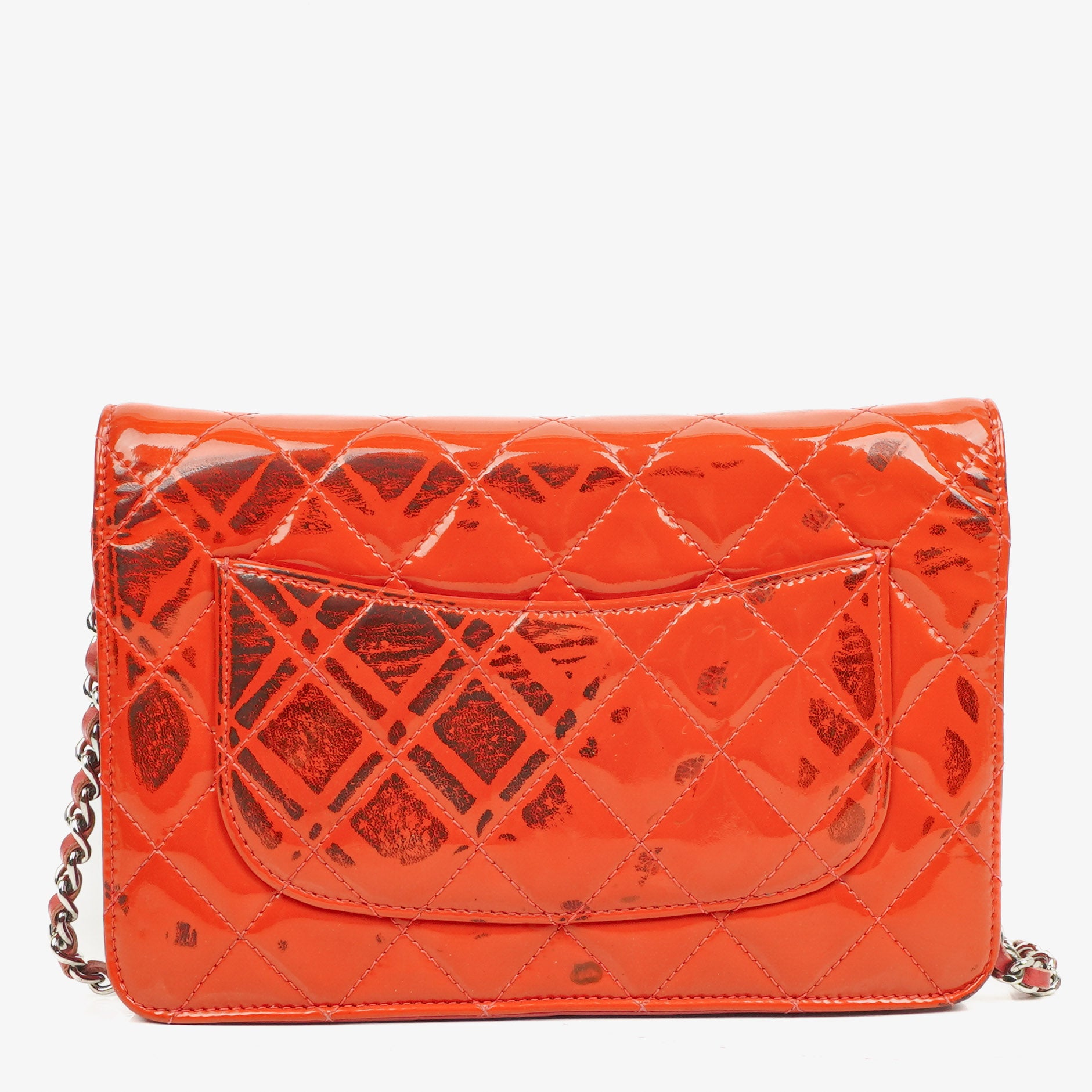 Chanel Geldbörse mit Kette WOC Orange Stepplackleder mit Pinkem CC-Logo und Silberbeschlägen