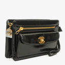 Pochette bracelet Chanel en cuir verni noir avec logo CC