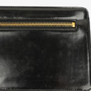 Pochette bracelet Chanel en cuir verni noir avec logo CC