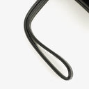 Pochette bracelet Chanel en cuir verni noir avec logo CC