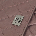 Portefeuille sur chaîne (WOC) 2.55 Reissue en cuir de veau métallisé vieilli matelassé violet Chanel