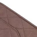 Portefeuille sur chaîne (WOC) 2.55 Reissue en cuir de veau métallisé vieilli matelassé violet Chanel