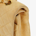 Chanel Medium Classic Vintage Double Flap-väska Beige Mocka 24K Guldpläterad Metall