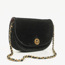 Chanel Petit sac à rabat demi-lune en velours noir