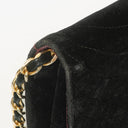 Chanel Petit sac à rabat demi-lune en velours noir