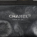 Pochette Chanel en Cuir Métallique Noir Craquelé avec Fermoir Cadre