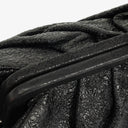 Pochette Chanel en Cuir Métallique Noir Craquelé avec Fermoir Cadre