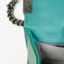 Chanel Old Medium Boy Flap-väska Grönt Lackläder Ruthenium Detaljer