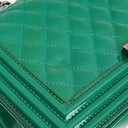 Chanel Old Medium Boy Flap-väska Grönt Lackläder Ruthenium Detaljer