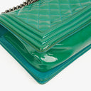 Chanel Old Medium Boy Flap-väska Grönt Lackläder Ruthenium Detaljer