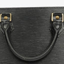 Sac Louis Vuitton Sac Triangle en cuir EPI noir