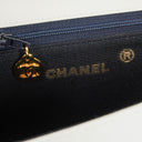 Sac à rabat demi-lune classique Chanel en agneau blanc