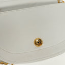 Sac à rabat demi-lune classique Chanel en agneau blanc