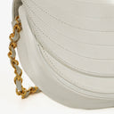 Sac à rabat demi-lune classique Chanel en agneau blanc