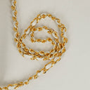 Sac à rabat demi-lune classique Chanel en agneau blanc