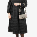 Petit sac à rabat Chanel Small Boy en cuir verni irisé violet clair