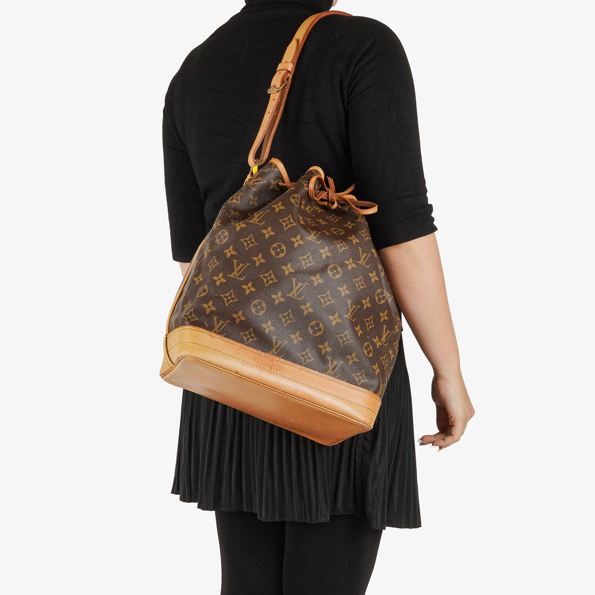 Louis Vuitton Noe Grande GM Monogram Canvas Shoulder Bag