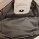 Sac à rabat en plastique blanc moderne Chanel à chaîne froissée vernie