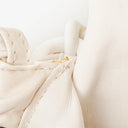 Sac à rabat en plastique blanc moderne Chanel à chaîne froissée vernie