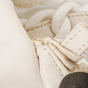 Sac à rabat en plastique blanc moderne Chanel à chaîne froissée vernie