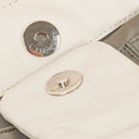 Sac à rabat en plastique blanc moderne Chanel à chaîne froissée vernie