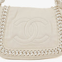 Sac à rabat en plastique blanc moderne Chanel à chaîne froissée vernie