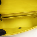 Petit sac à rabat rectangulaire Chanel Mini en velours matelassé jaune avec ferrures noires