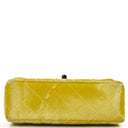 Petit sac à rabat rectangulaire Chanel Mini en velours matelassé jaune avec ferrures noires