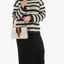 Gucci Liten Sylvie Web Rand Flik Axelväska Elfenben Off White Kalvskinn