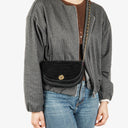 Chanel Petit sac à rabat demi-lune en velours noir