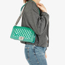 Chanel Old Medium Boy Flap-väska Grönt Lackläder Ruthenium Detaljer