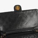 Petit Sac Chanel Classic Single Rabat Noir en Agneau Matelassé avec Ferrures Plaquées Or 24K