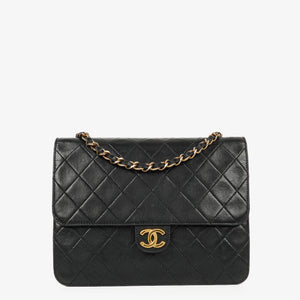 Petit Sac Chanel Classic Single Rabat Noir en Agneau Matelassé avec Ferrures Plaquées Or 24K