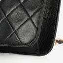 Petit Sac Chanel Classic Single Rabat Noir en Agneau Matelassé avec Ferrures Plaquées Or 24K