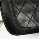 Petit Sac Chanel Classic Single Rabat Noir en Agneau Matelassé avec Ferrures Plaquées Or 24K
