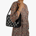 Chanel Borsa a Spalla in Pelle Verniciata Trapuntata Nera con Cuciture a Diamante