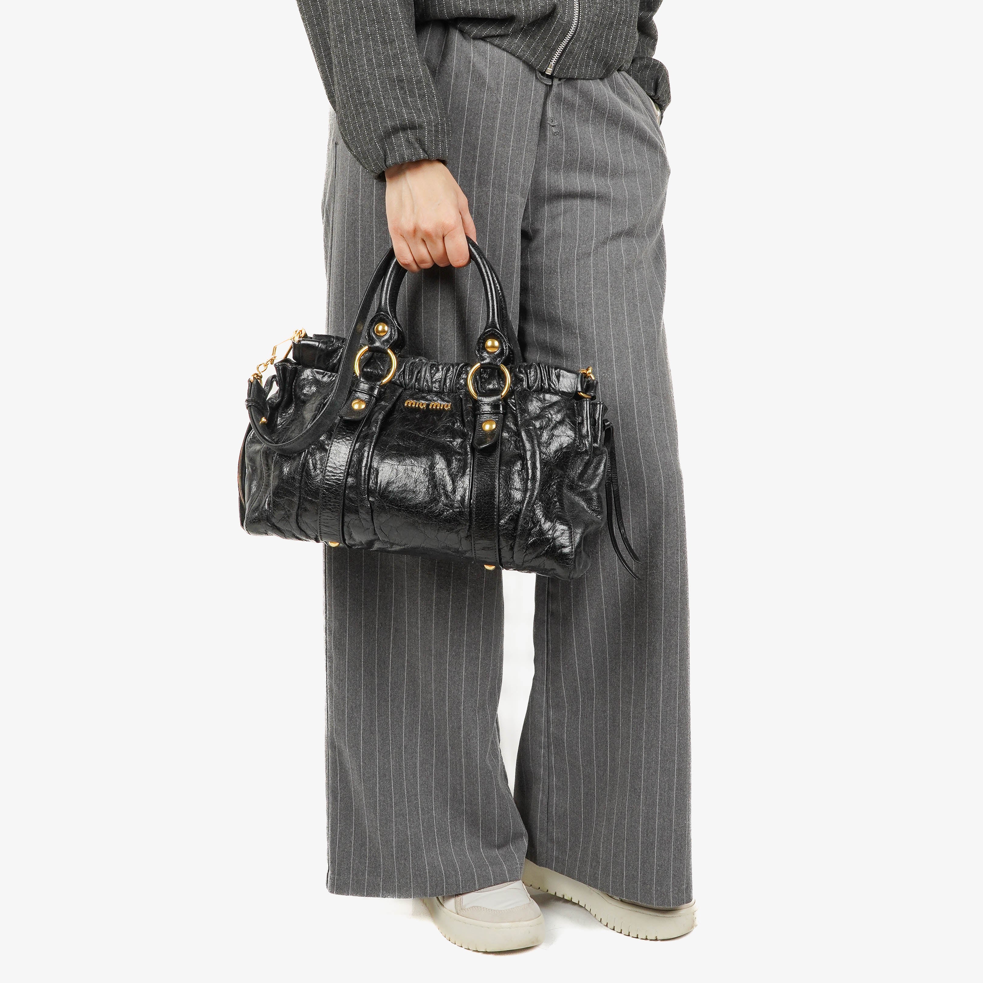 Bolso satchel Miu Miu Vitello negro