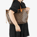 Louis Vuitton Neverfull MM Monogram Canvas Tote Bag