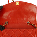 Chanel Vintage Liten Diana Flikväska Röd Quilted Läder 24K Guldpläterade Metalldetaljer