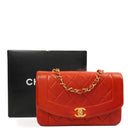 Chanel Vintage Liten Diana Flikväska Röd Quilted Läder 24K Guldpläterade Metalldetaljer