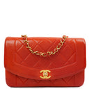 Chanel Vintage Liten Diana Flikväska Röd Quilted Läder 24K Guldpläterade Metalldetaljer