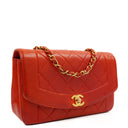 Chanel Vintage Liten Diana Flikväska Röd Quilted Läder 24K Guldpläterade Metalldetaljer