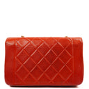 Chanel Vintage Liten Diana Flikväska Röd Quilted Läder 24K Guldpläterade Metalldetaljer