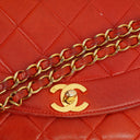 Chanel Vintage Liten Diana Flikväska Röd Quilted Läder 24K Guldpläterade Metalldetaljer