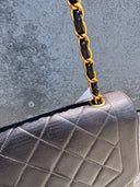 Bolso de solapa grande Diana vintage negro con herrajes chapados en oro 24K Chanel