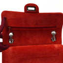 Sac à rabat double moyen Chanel 2.55 Reissue en daim rouge et cuir argenté