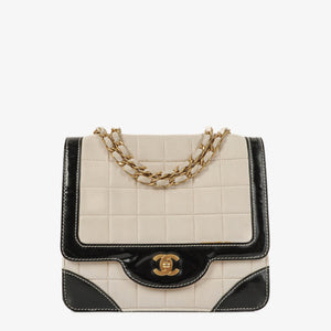 Chanel Chocolate Bar Läder Och Lackläder Enkel Flik Väska
